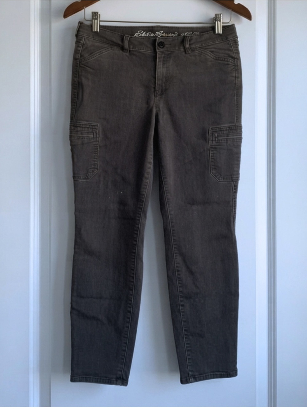 Denim • VeryGood
Eddie Bauer • Women’s Slightly Curvy Utility Pants - Picture 2 of 3